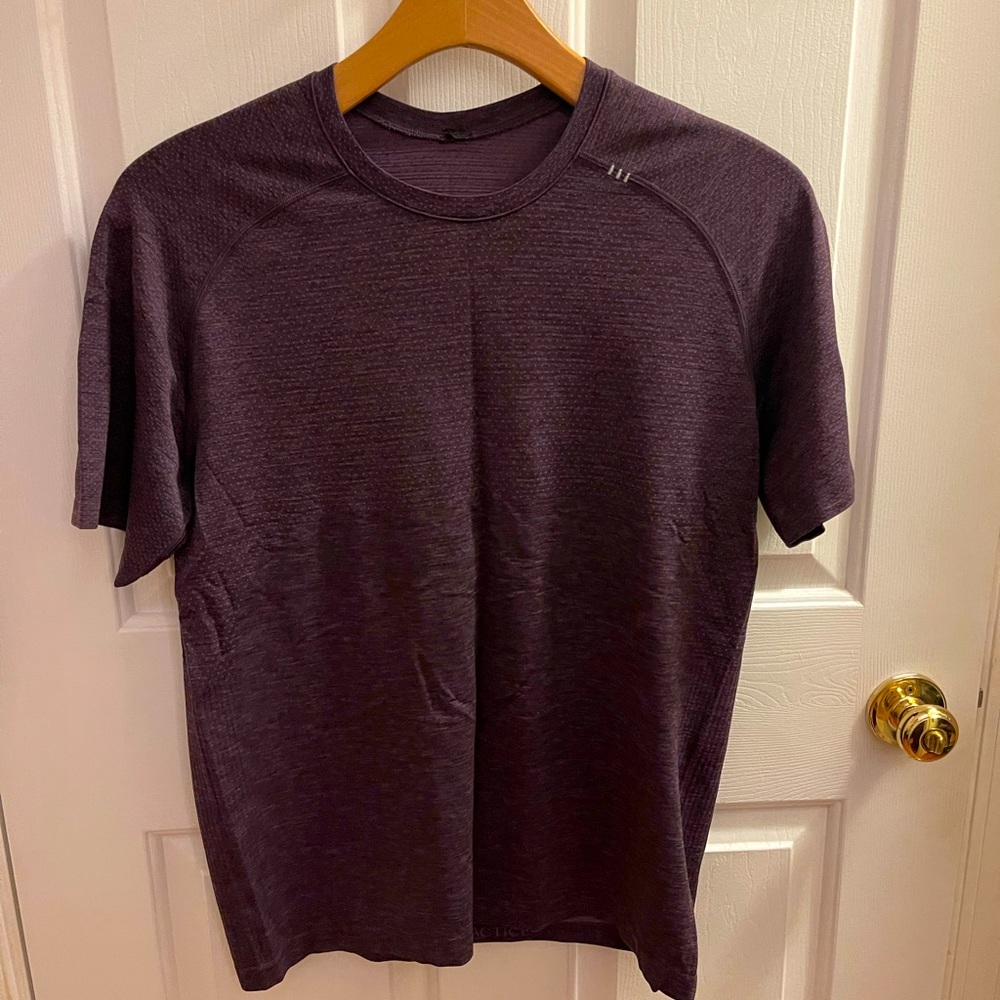 Lululemon. Workout T